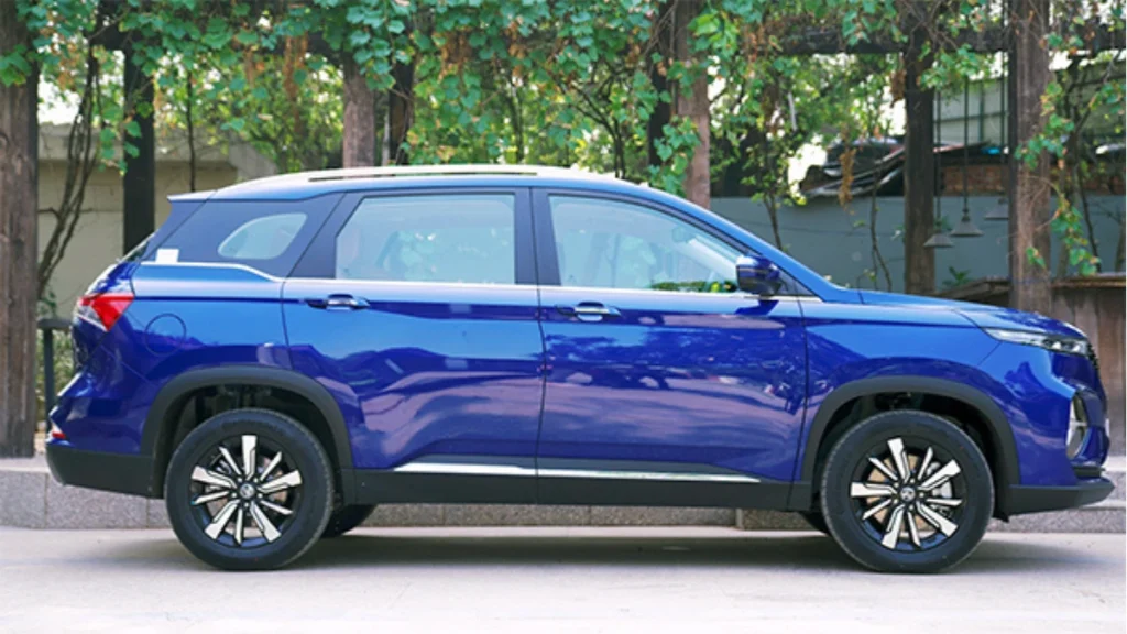 MG Hector Plus image